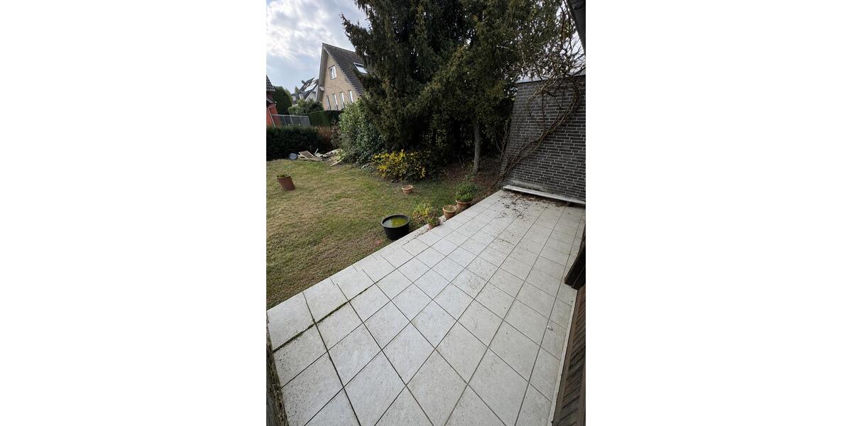 Erdgeschoßwohnung Kaarst - 7 Zimmer, 180 m&sup2;, 1.900&euro; | Angebot:26548422