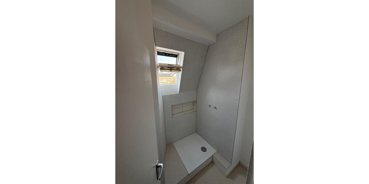 Dachgeschoßwohnung Wuppertal Arrenberg - 2 Zimmer, 62 m&sup2;, 685&euro; | Angebot:25850345