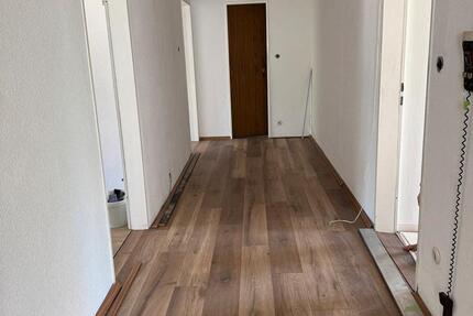 Wohnung Bad Camberg - 3 Zimmer, 80 m&sup2;, 900&euro; | Angebot:26512789
