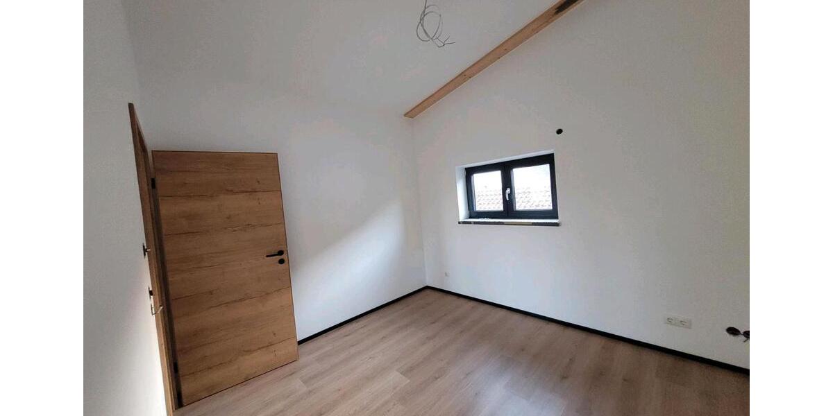 Dachgeschoßwohnung Zeitlarn - 2 Zimmer, 40 m&sup2;, 800&euro; | Angebot:24803937