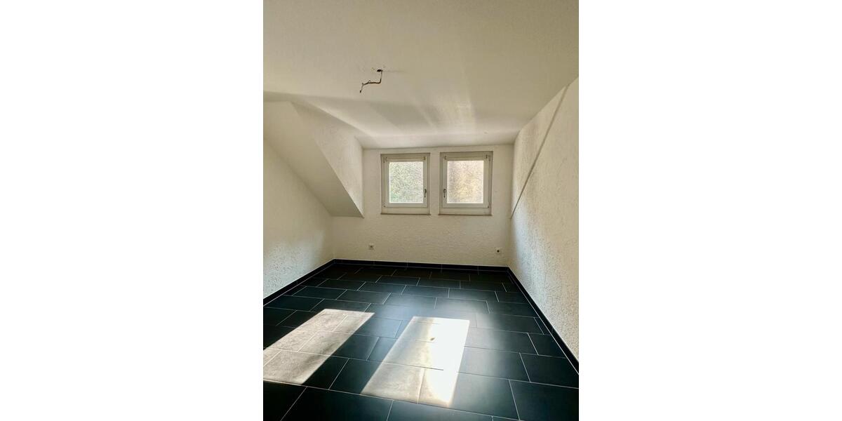 Dachgeschoßwohnung Bad Dürkheim - 5 Zimmer, 100 m&sup2;, 950&euro; | Angebot:26638273
