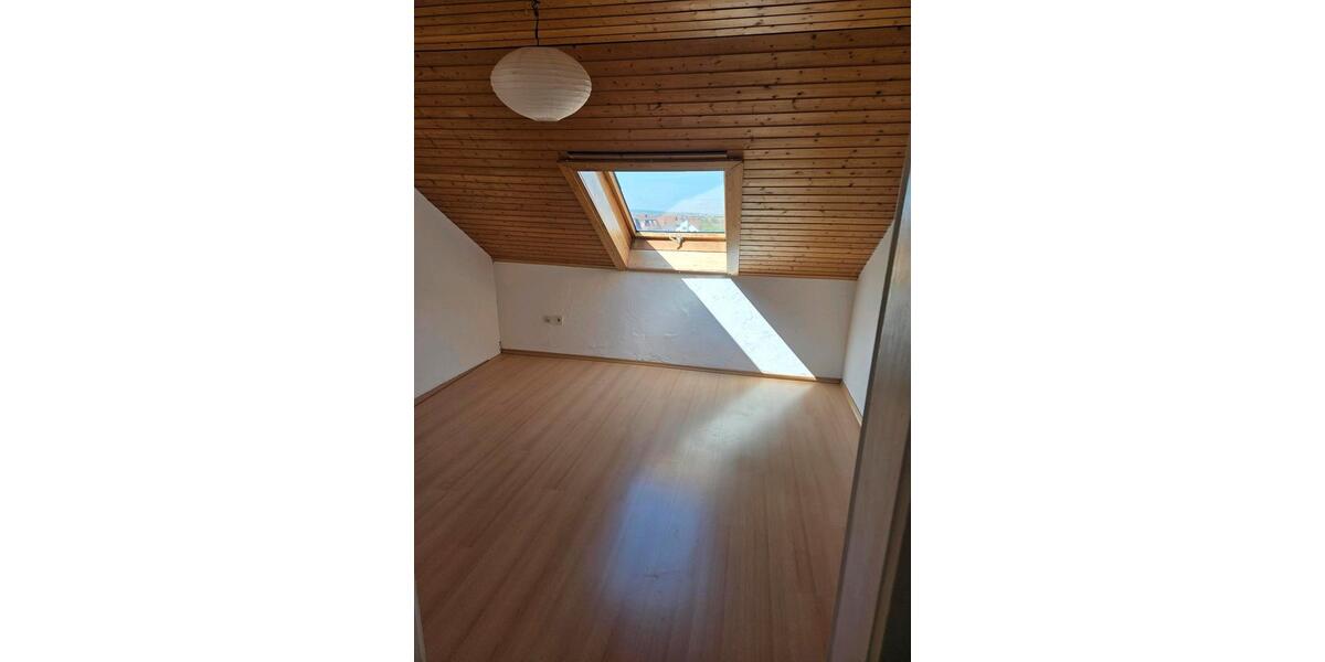 Dachgeschoßwohnung Pohlheim - 6 Zimmer, 80 m&sup2;, 700&euro; | Angebot:26619459