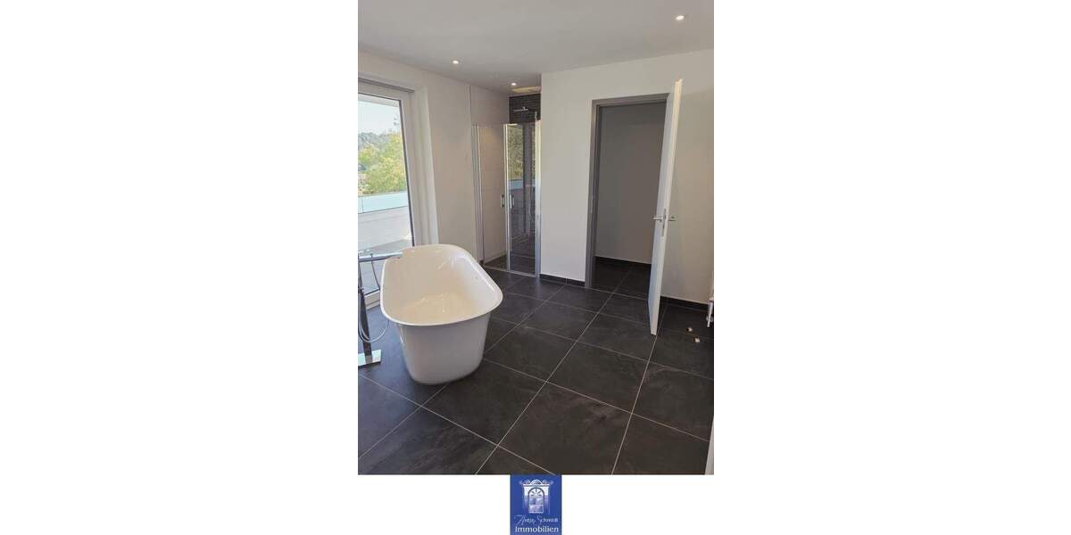 Etagenwohnung Döbeln - 2 Zimmer, 105 m&sup2;, 1.214&euro; | Angebot:25708998