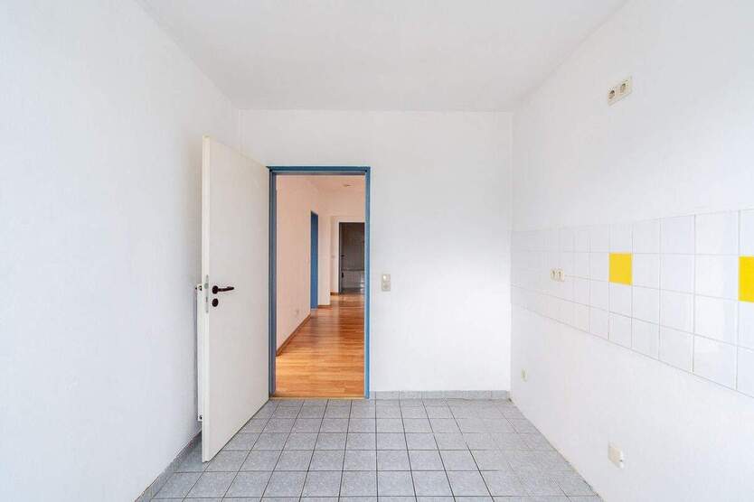 Geräumige 3-Zimmer-Whg. unweit des WorldTradeCenters. Neubau mit Aufzug an der Freiberger Straße. 3 zimmer