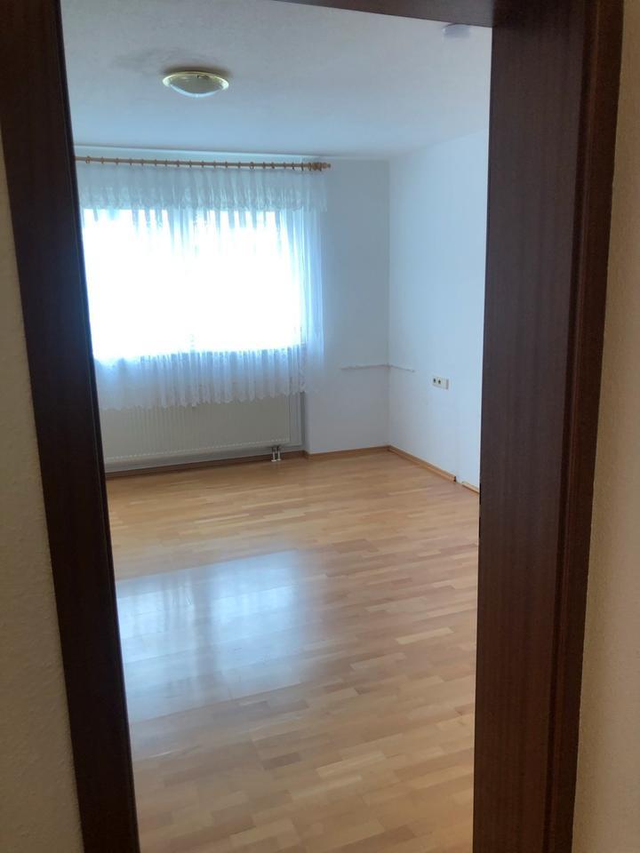 Schöne 2-Zimmer Wohnung Beautiful 2-Room Apartment