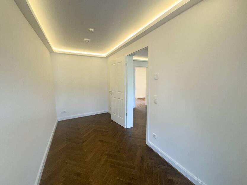 3,2,1.....! * Erstbezug * dunkles Parkett * Loggia * Fußbodenheizung * Tageslichtbad * LED-Licht