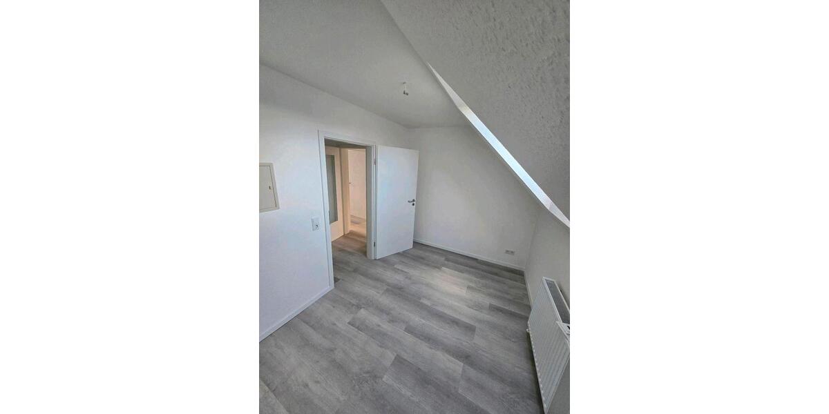 Dachgeschoßwohnung Radevormwald - 3 Zimmer, 76 m&sup2;, 1.100&euro; | Angebot:26506469