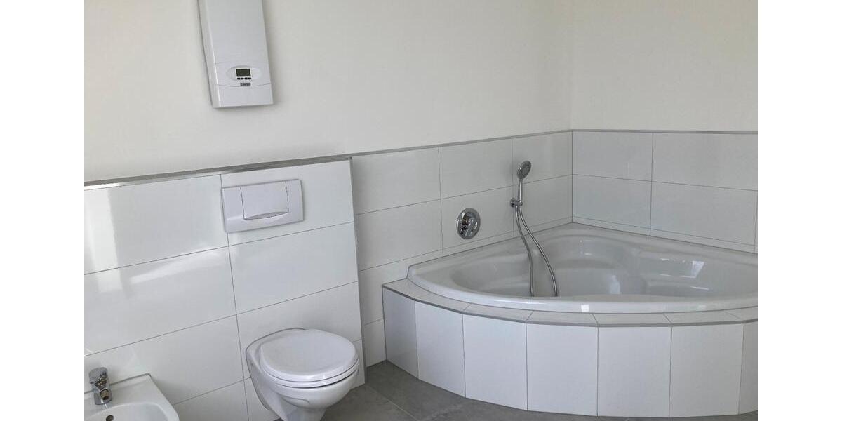 Geräumige, preiswerte 6-Zimmer-Doppelhaushälfte mit geh. Innenaus 6 zimmer