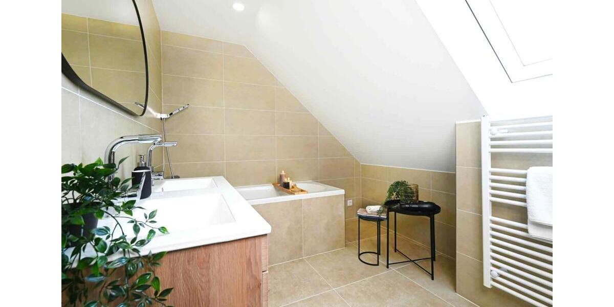 Dachgeschoßwohnung Rühen - 3 Zimmer, 90 m&sup2;, 767&euro; | Angebot:25354371