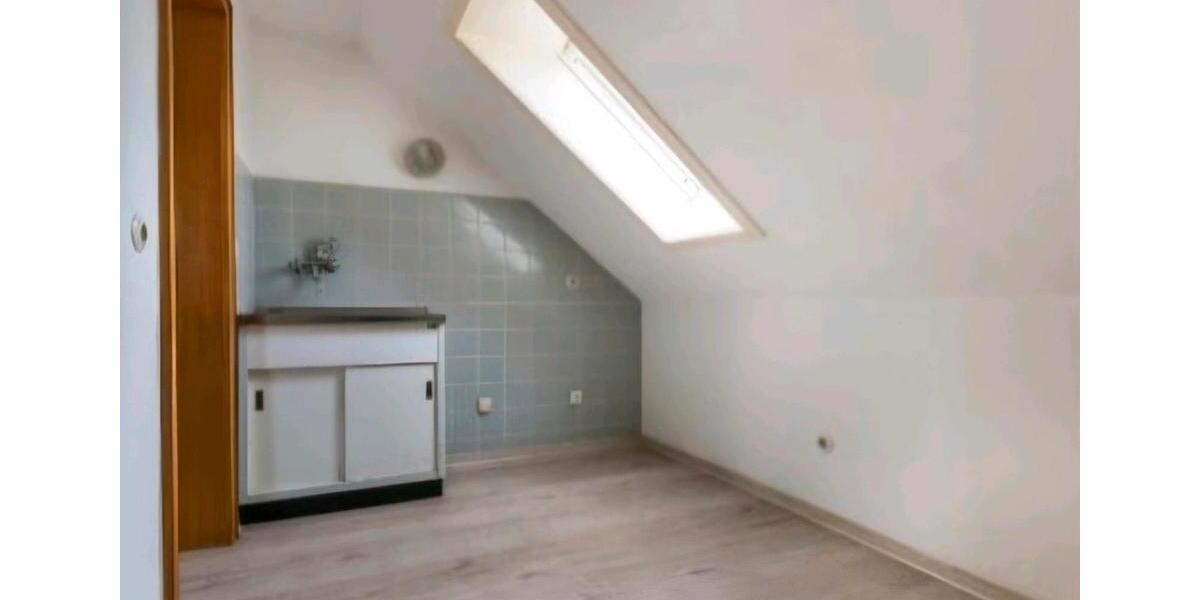 Dachgeschoßwohnung Büren - 2 Zimmer, 35 m&sup2;, 210&euro; | Angebot:25223694