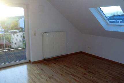 Wunderschöne helle Dachgeschosswohnung in Habichtswald-Ehlen 3 zimmer