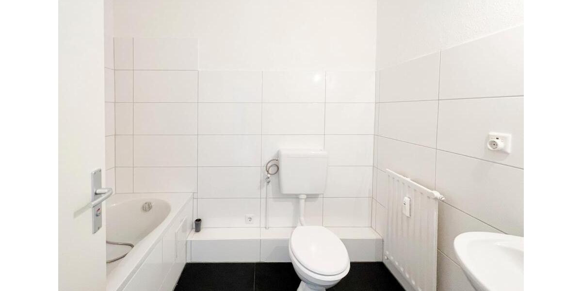 Ab 01.02.2026 - Seniorengerecht! Neu renovierte Wohnung mit Balkon *Hagen-Emst* 2 zimmer