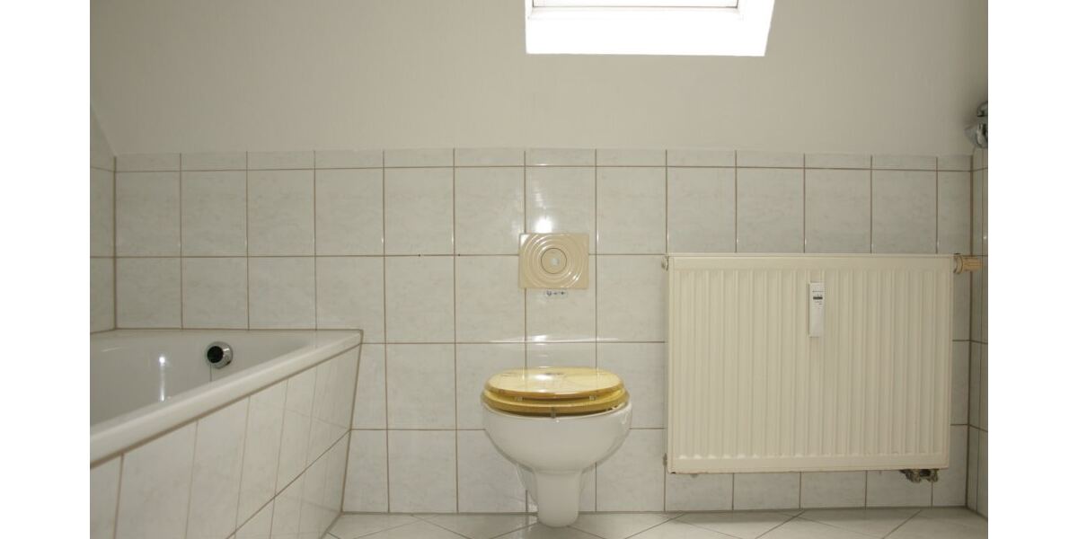 Schicke Dachgeschosswohnung mit EBK! - Dachgeschoßwohnung Bernsdorf | Angebot:24116791