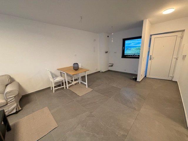 Etagenwohnung Wiesbaden Biebrich - 2 Zimmer, 65 m&sup2;, 1.300&euro; | Angebot:26547117