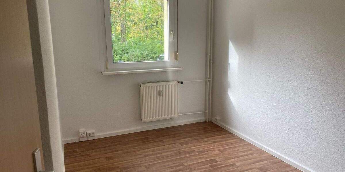 Zimmer Halle (Saale) Nördliche Neustadt - 3 Zimmer, 57 m&sup2;, 345&euro; | Angebot:25909343
