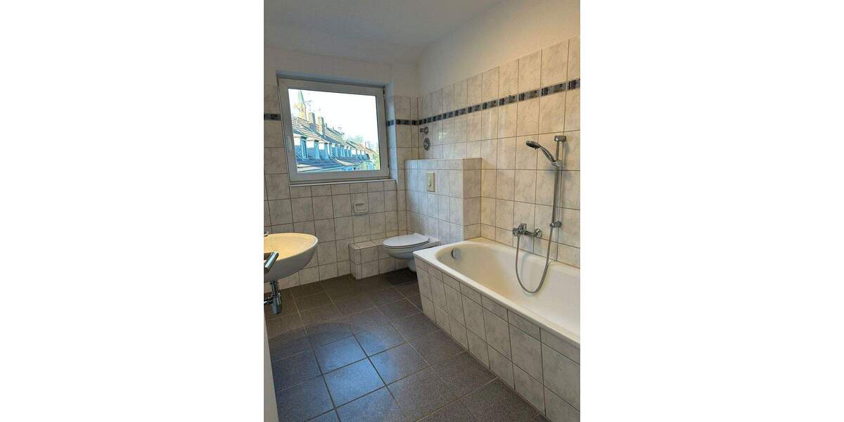 Etagenwohnung Essen Huttrop - 3 Zimmer, 96 m&sup2;, 990&euro; | Angebot:24860521