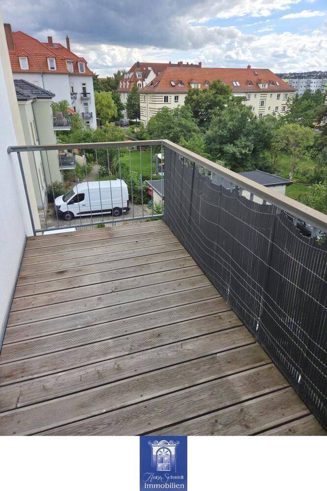 Heimelige 2-Zimmerwohnung mit Balkon, Tageslichtbad mit Wanne und herrlichem Blick!