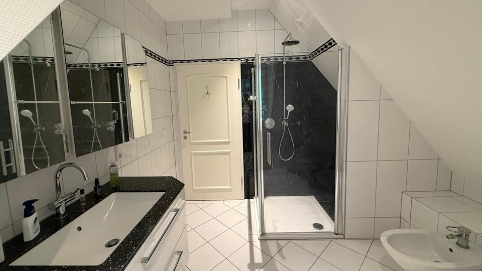 Etagenwohnung Bad Homburg vor der Höhe Gonzenheim - 3 Zimmer, 130 m&sup2;, 2.500&euro; | Angebot:26049651