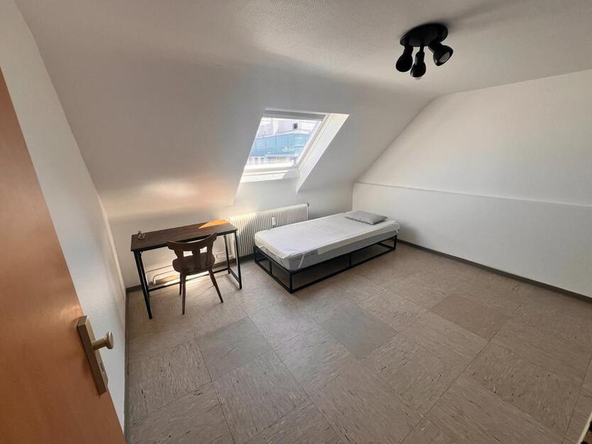 1 Zimmer Appartement, top Lage, renoviert, warm inkl. Strom 510 €