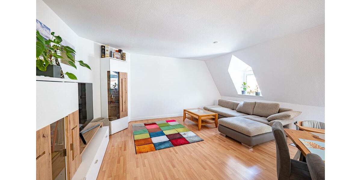 Zentral wohnen über mehrere Ebenen! Zwei Balkone und viel Platz! 4 zimmer