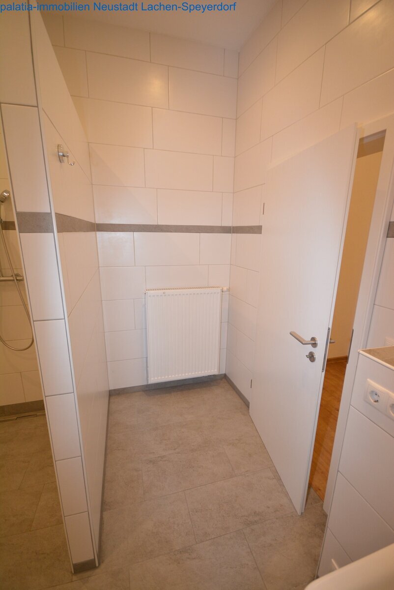 Eine wunderschoene Altbauwohnung in zentraler Stadtlage. 3 zimmer