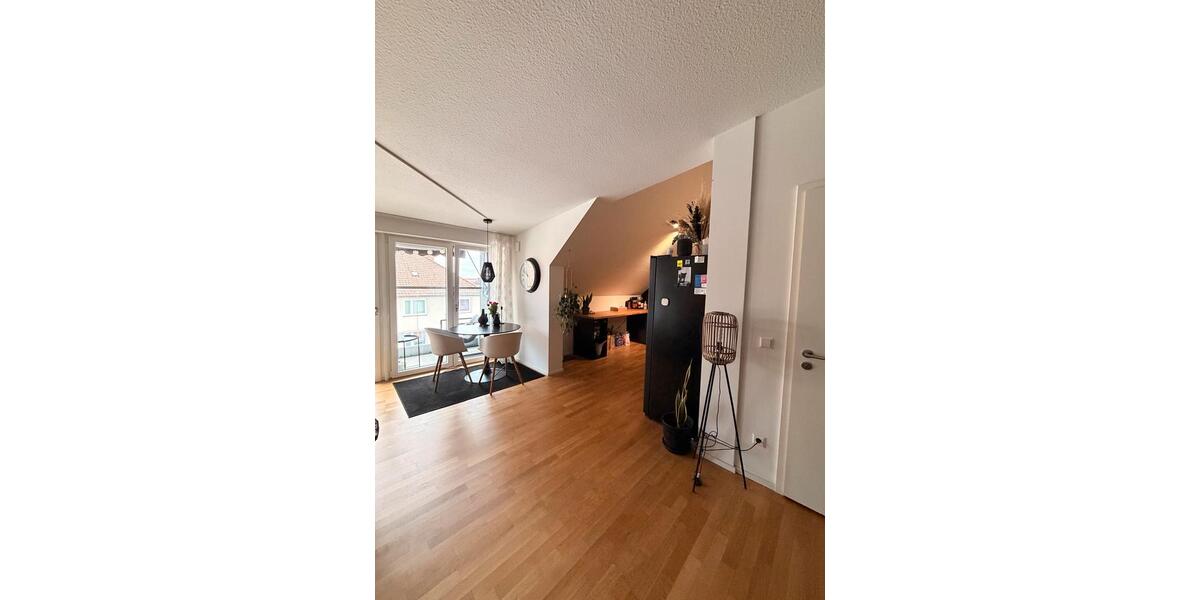 Dachgeschoßwohnung Hannover Vahrenwald-List - 2 Zimmer, 80 m&sup2;, 1.090&euro; | Angebot:26038979