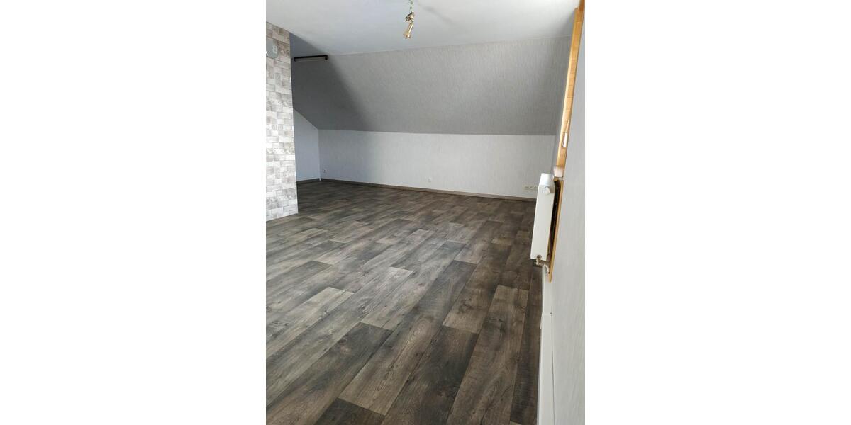 Dachgeschoßwohnung Hofheim in Unterfranken - 3 Zimmer, 47 m&sup2;, 385&euro; | Angebot:25752499