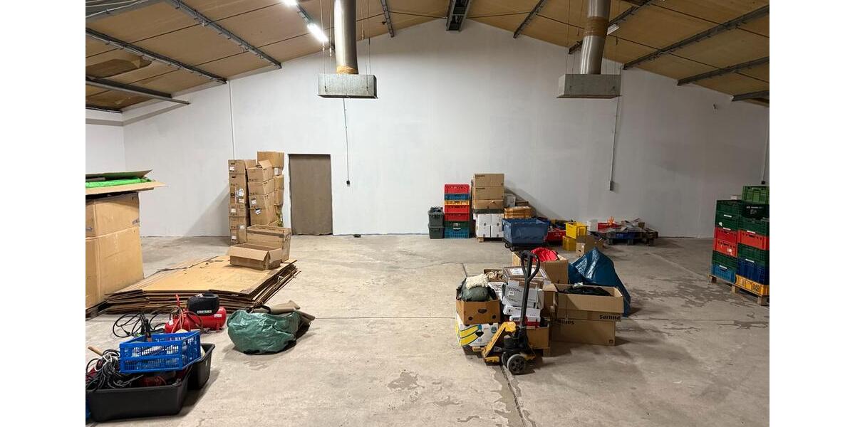 Lagerfläche 200qm mit Büro und Sanitärbereich zimmer