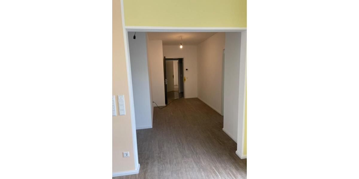 Etagenwohnung Hatten - 2 Zimmer, 92 m&sup2;, 1.250&euro; | Angebot:25943333