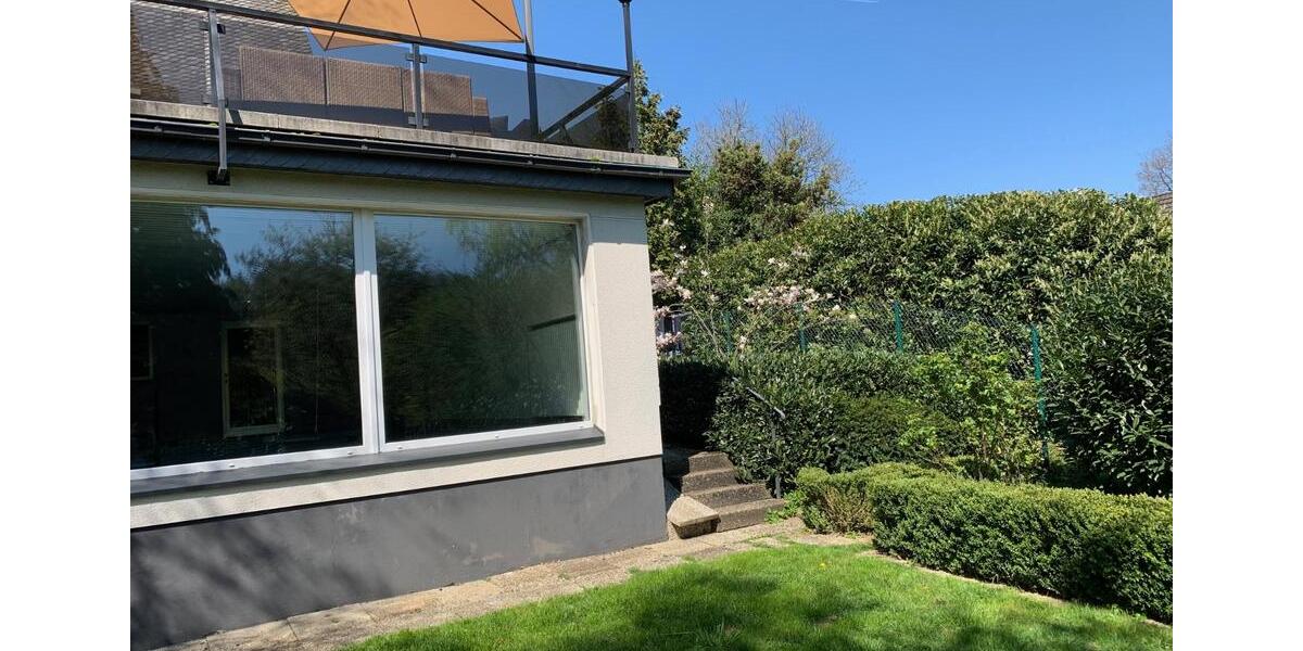 Villa Gummersbach - 6 Zimmer, 250 m&sup2;, 2.350&euro; | Angebot:25216498