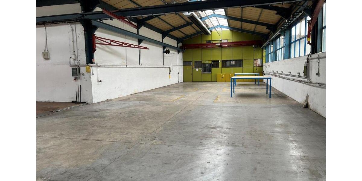 Attraktive Gewerbehalle mit Büroflächen in zentraler Lage zu vermieten zimmer