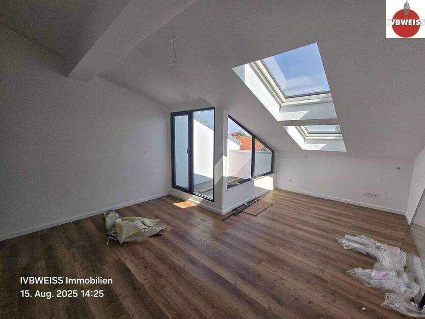 ERSTBEZUG NACH DACHAUSBAU Wohnen im Graefekiez (Schönleinstr.), 2 Zimmer, Terrasse, extrem hell