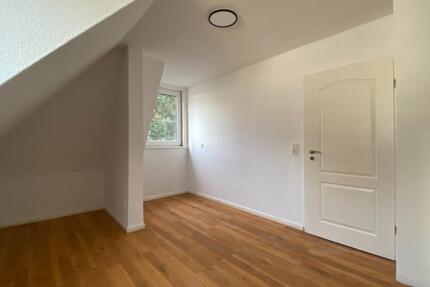 TOP WG Zimmer, Direkt an Uni, Wuppertal Elberfeld, Garten