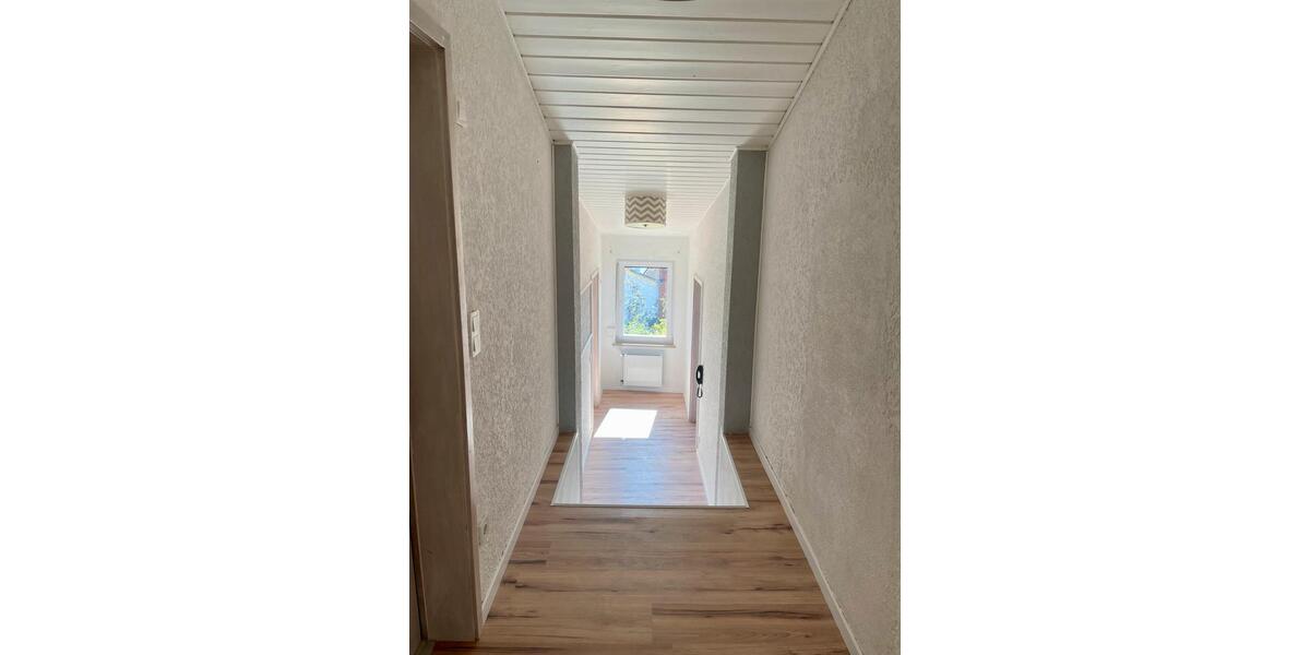 Dachgeschoßwohnung Neustadt bei Coburg - 4 Zimmer, 135 m&sup2;, 895&euro; | Angebot:26705080