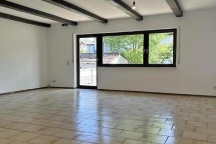 Sonnendurchflutete 4 Zimmerwohnung mit Garten,Terrasse