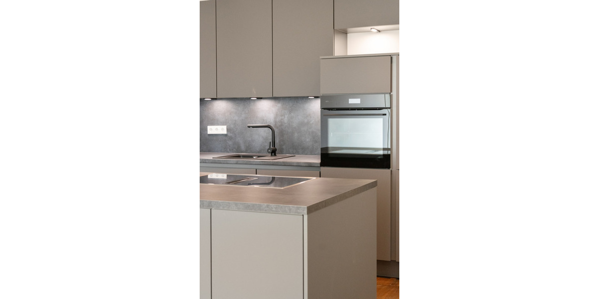 Etagenwohnung Frankfurt am Main Innenstadt - 2 Zimmer, 82 m&sup2;, 2.115&euro; | Angebot:26092972