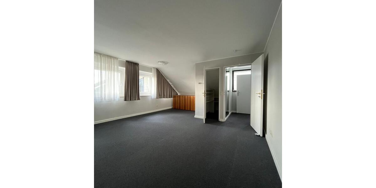 Große 4-Zimmerwohnung mit Doppelgarage. Ideal für Homeoffice 4 zimmer