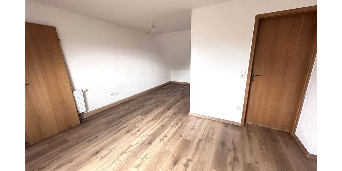 Einfamilienhaus Oberdachstetten - 8 Zimmer, 173 m&sup2;, 1.200&euro; | Angebot:26657158