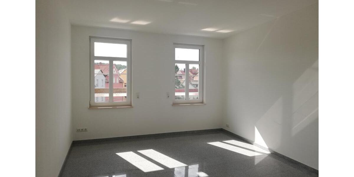 Etagenwohnung Schmölln - 4 Zimmer, 110 m&sup2;, 880&euro; | Angebot:24802003