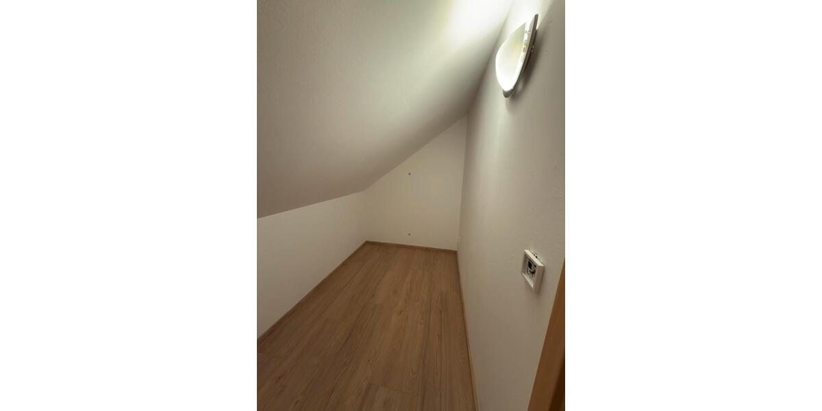 Dachgeschoßwohnung Passau Maierhof - 3 Zimmer, 90 m&sup2;, 900&euro; | Angebot:25052978
