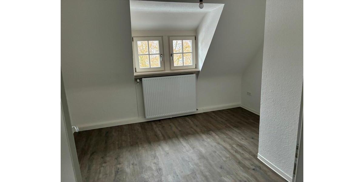 Dachgeschoßwohnung Kassel Harleshausen - 3 Zimmer, 42 m&sup2;, 484&euro; | Angebot:25960067