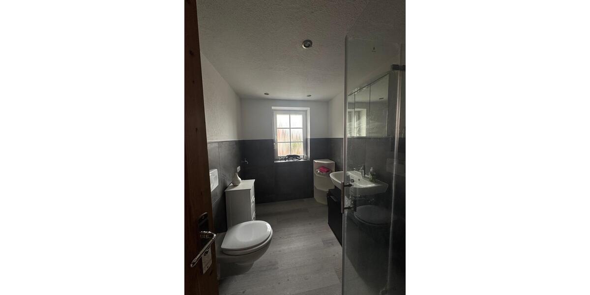 Erdgeschoßwohnung Bad Wildungen - 5 Zimmer, 140 m&sup2;, 1.200&euro; | Angebot:26365820