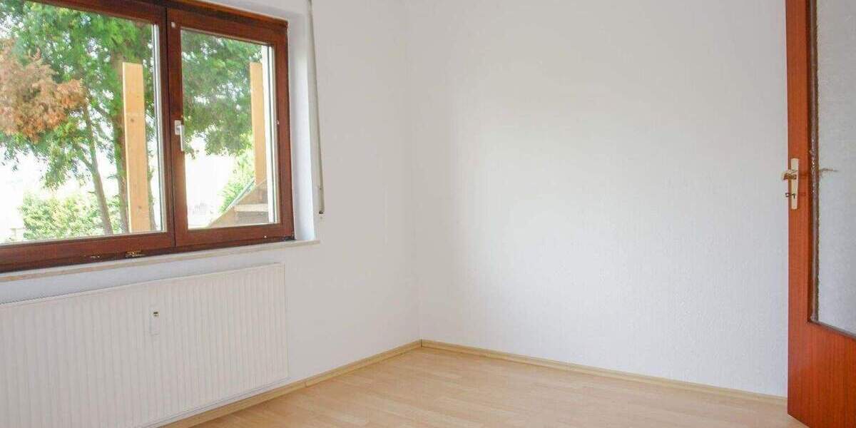 Gemütliche ca.100m² Erdgeschoss-Wohnung mit geschützter West-Terrasse 3 zimmer