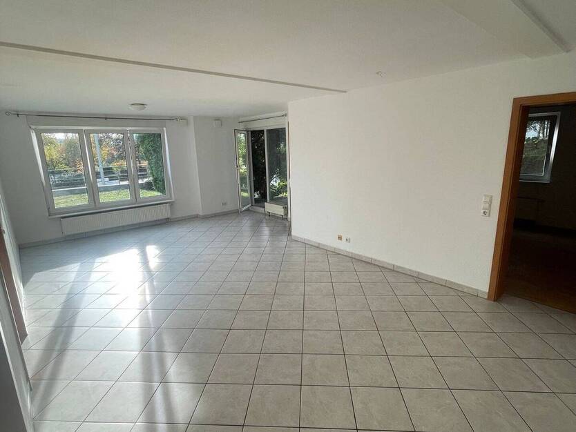 Schöne 3-Zi.-Whg. mit Terrasse + EBK in Bietigheim-Bissingen 3 zimmer