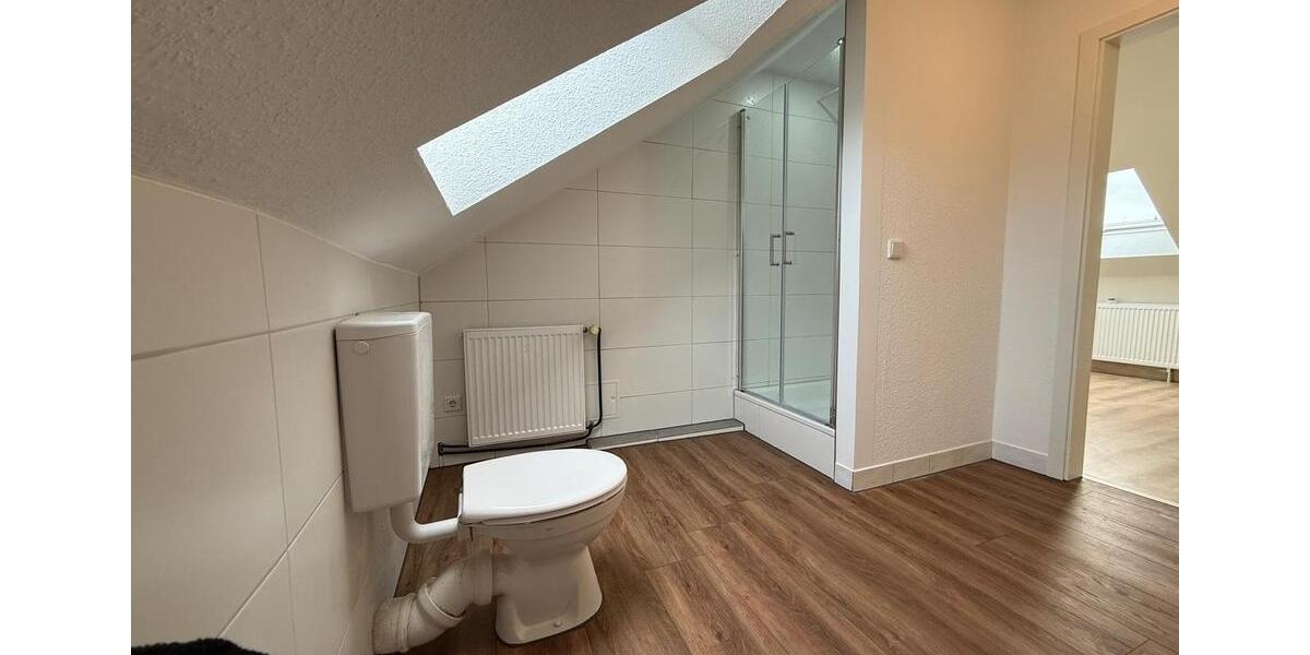 Dachgeschoßwohnung Lage - 2.5 Zimmer, 73 m&sup2;, 600&euro; | Angebot:25171871