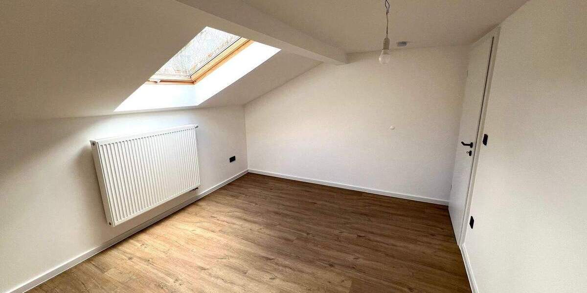 Zimmer Nußbaum - 3 Zimmer, 85 m&sup2;, 1.050&euro; | Angebot:25683775