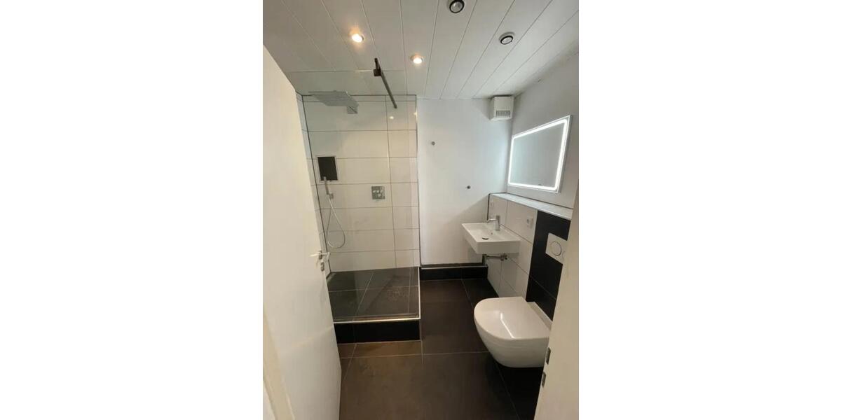 Gemütliche 2-Zi-DG-Wohnung mit Garage in Voerde-Spellen 2 zimmer