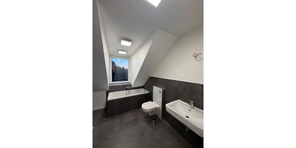 Dachgeschoßwohnung Wuppertal Gemarkung Langerfeld - 4 Zimmer, 100 m&sup2;, 850&euro; | Angebot:25921624