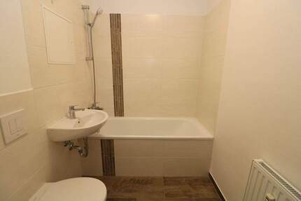 Kinderlachen willkommen...sanierte 4-Raum-Familienwohnung mit modernem Wannenbad!!! 4 zimmer