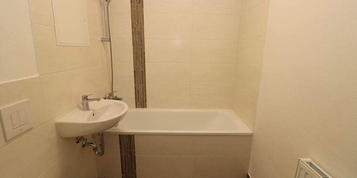 Kinderlachen willkommen...sanierte 4-Raum-Familienwohnung mit modernem Wannenbad!!! 4 zimmer